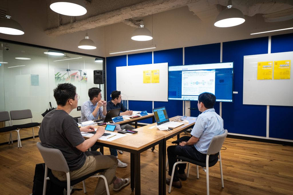 Basic Startup Education by the Seoul Fintech Lab